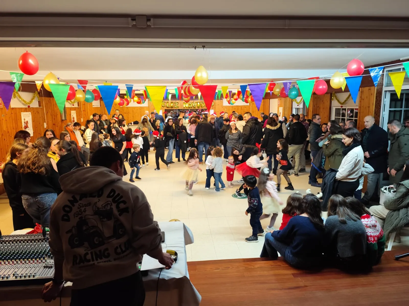 Grupo de música tradicional e gaitas